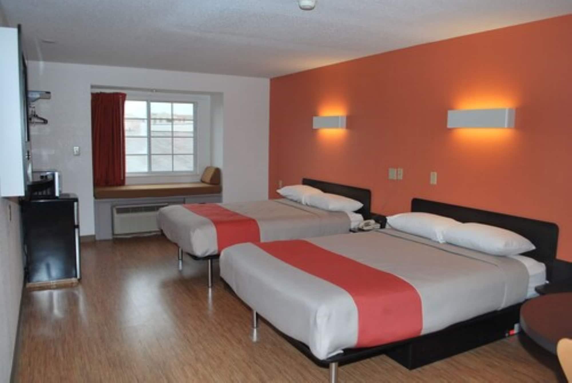 Motel 6 Indianapolis Carmel Exterior photo