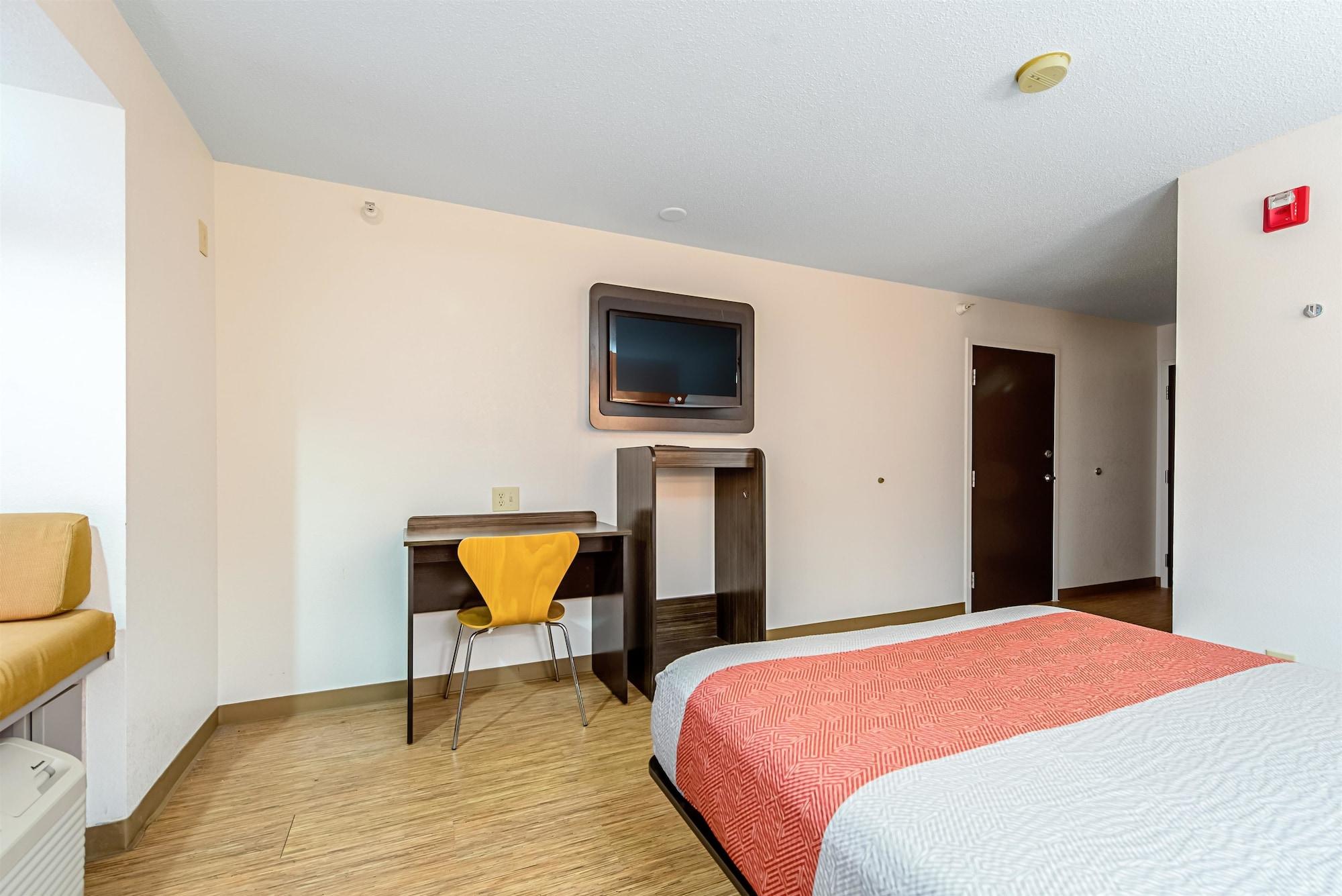 Motel 6 Indianapolis Carmel Exterior photo