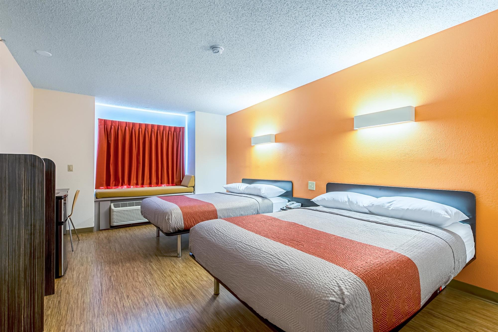 Motel 6 Indianapolis Carmel Exterior photo