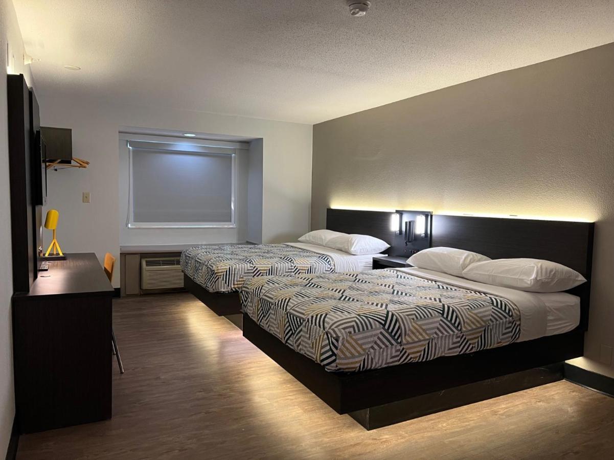 Motel 6 Indianapolis Carmel Exterior photo