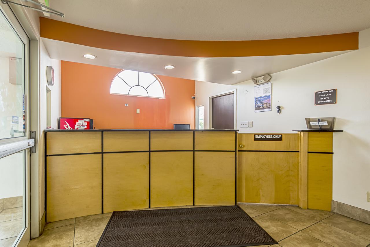 Motel 6 Indianapolis Carmel Exterior photo
