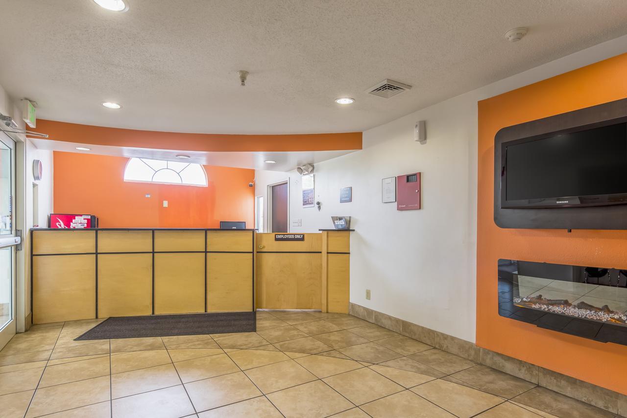Motel 6 Indianapolis Carmel Exterior photo