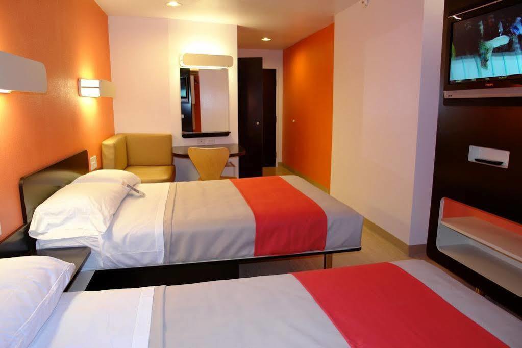 Motel 6 Indianapolis Carmel Exterior photo